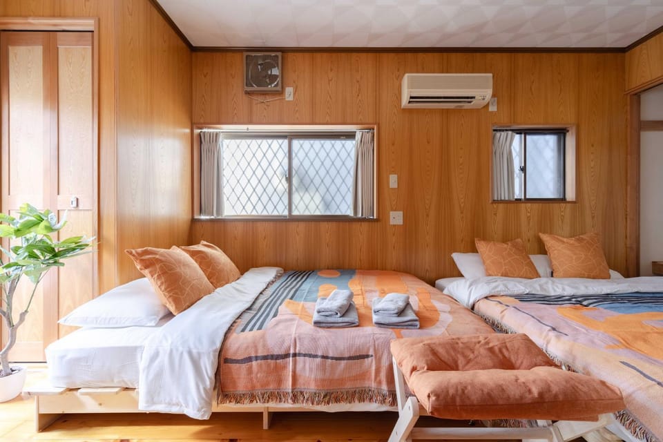 Bed, Photo of the whole room, Bedroom, air conditioner