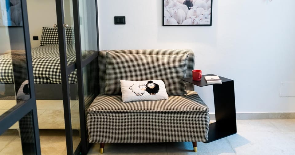 The Black Sheep, Airco - No Lift Apartment in Turin