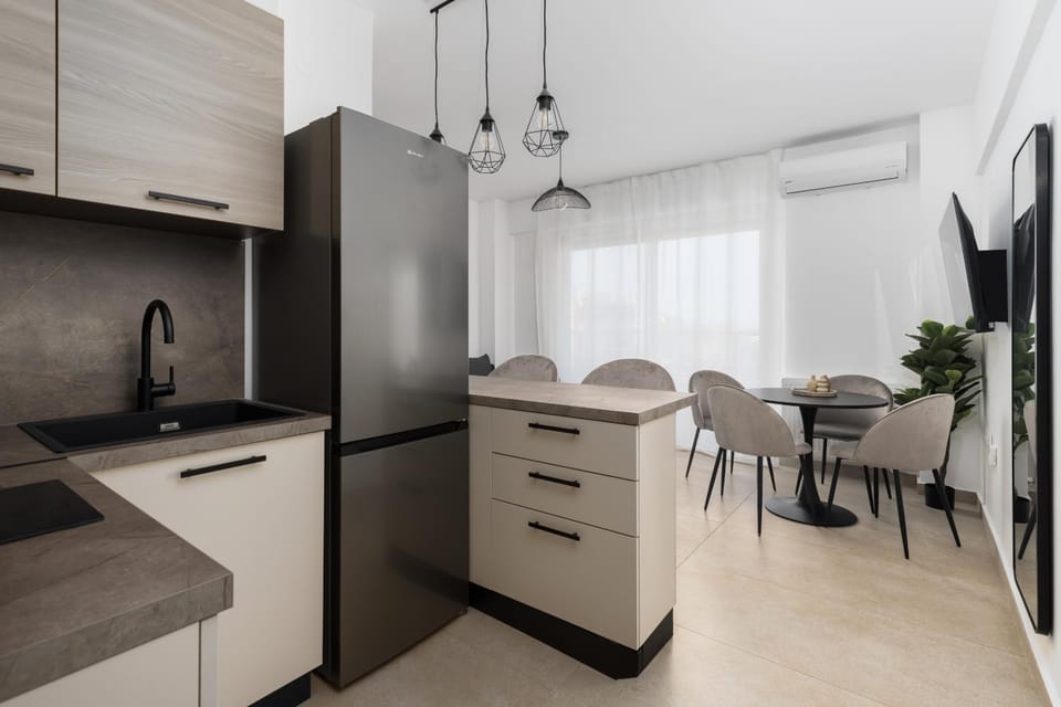 Kitchen or kitchenette, oven