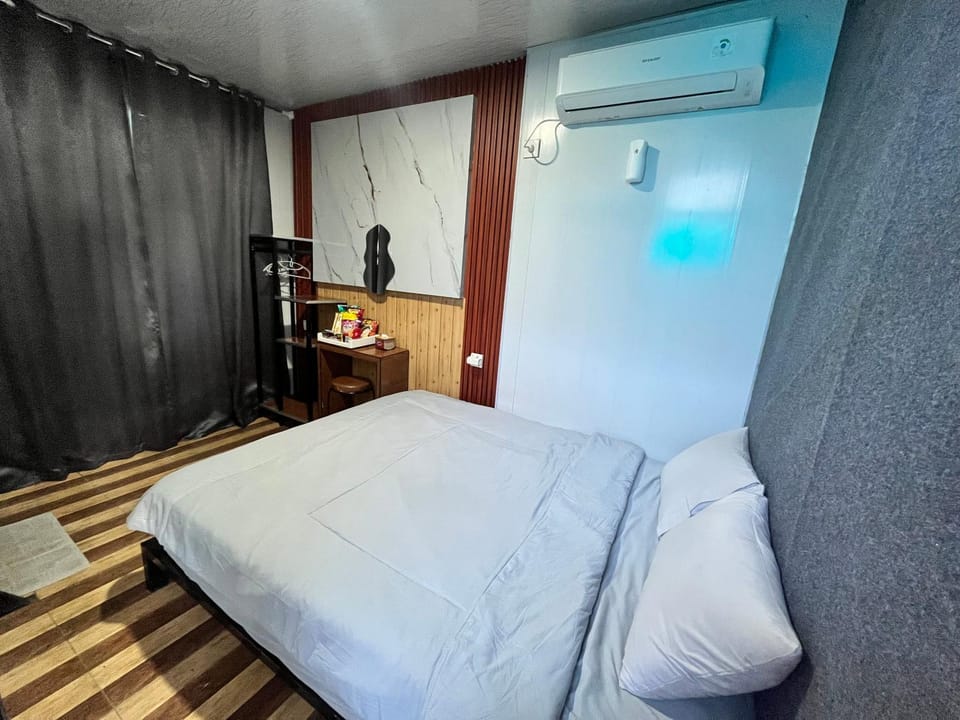 Bed, Bedroom, air conditioner