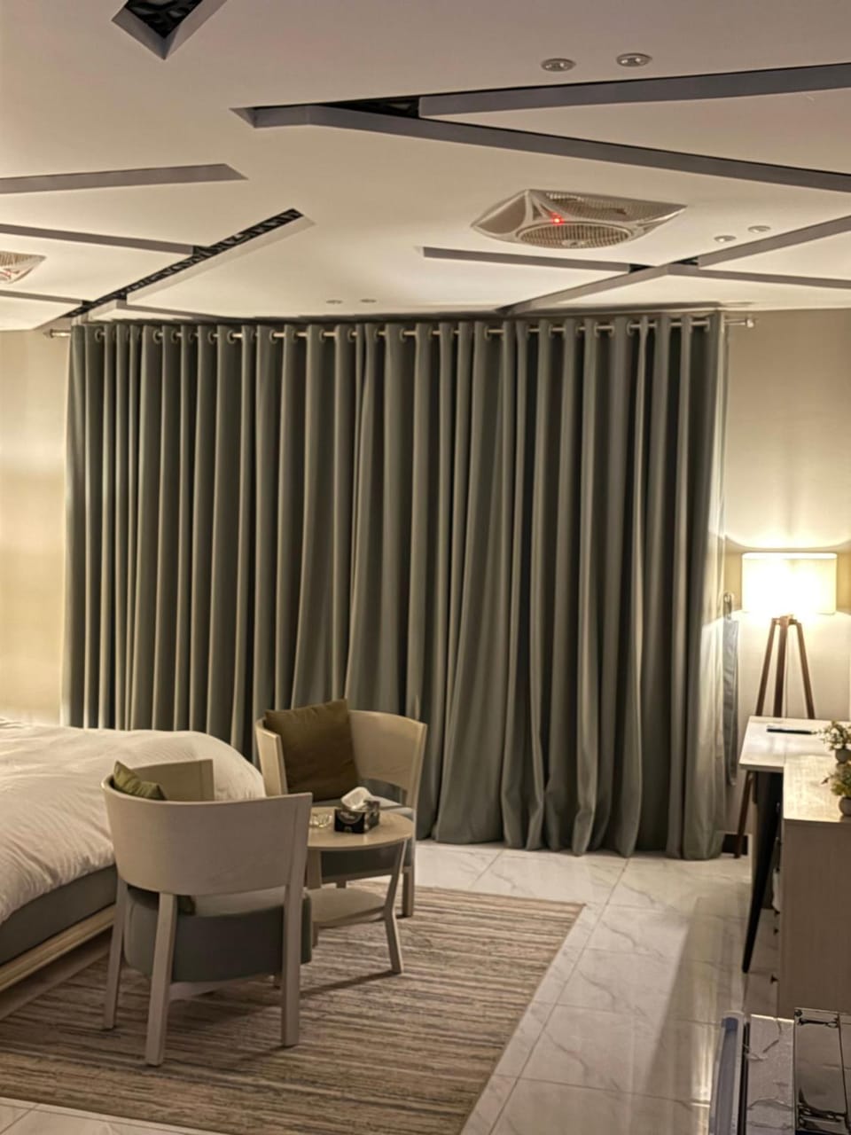 Bed, Living room, Photo of the whole room, Seating area, Bedroom