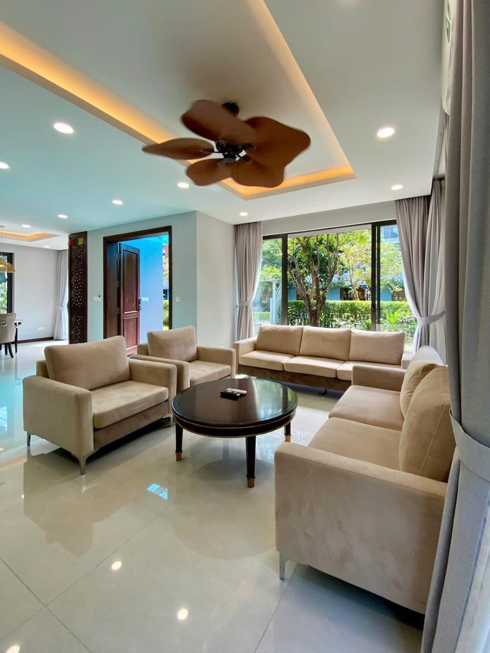Living room, Seating area