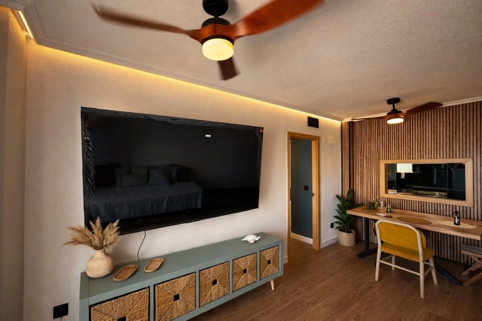 Communal lounge/ TV room