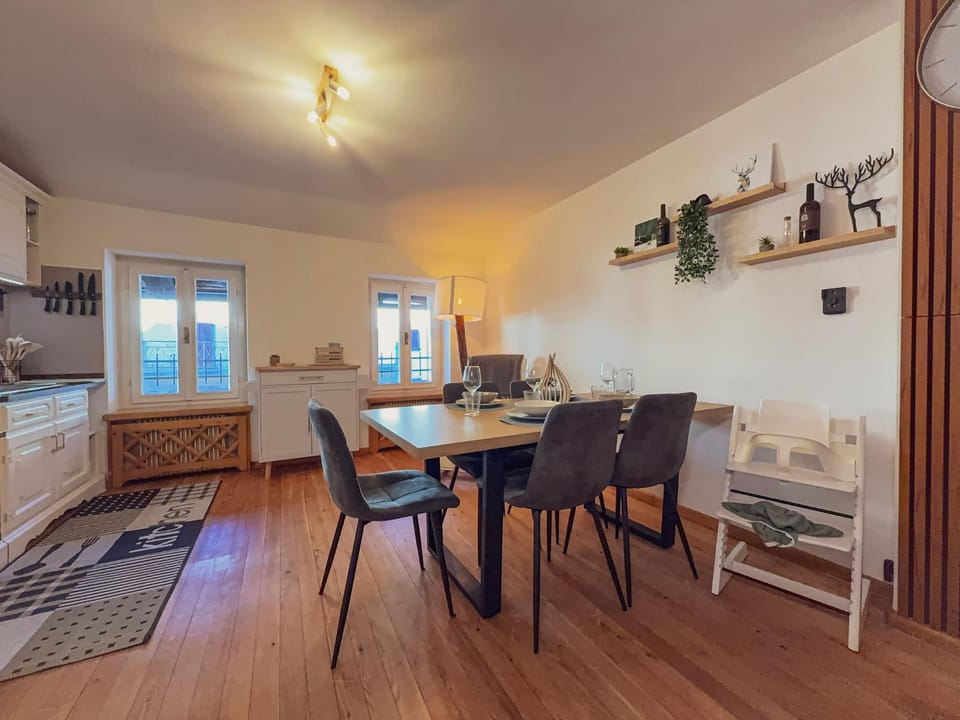 Living room, Seating area, Dining area, pet friendly