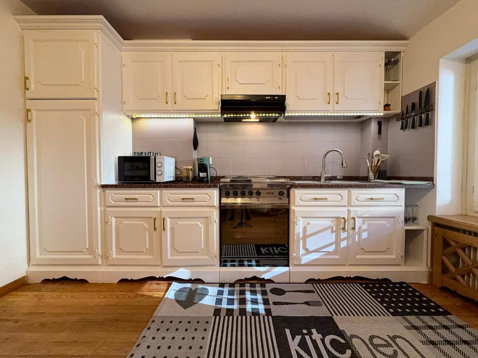 Kitchen or kitchenette, oven, pet friendly, stove, toaster