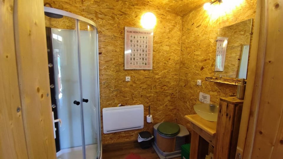 Bathroom, Living room