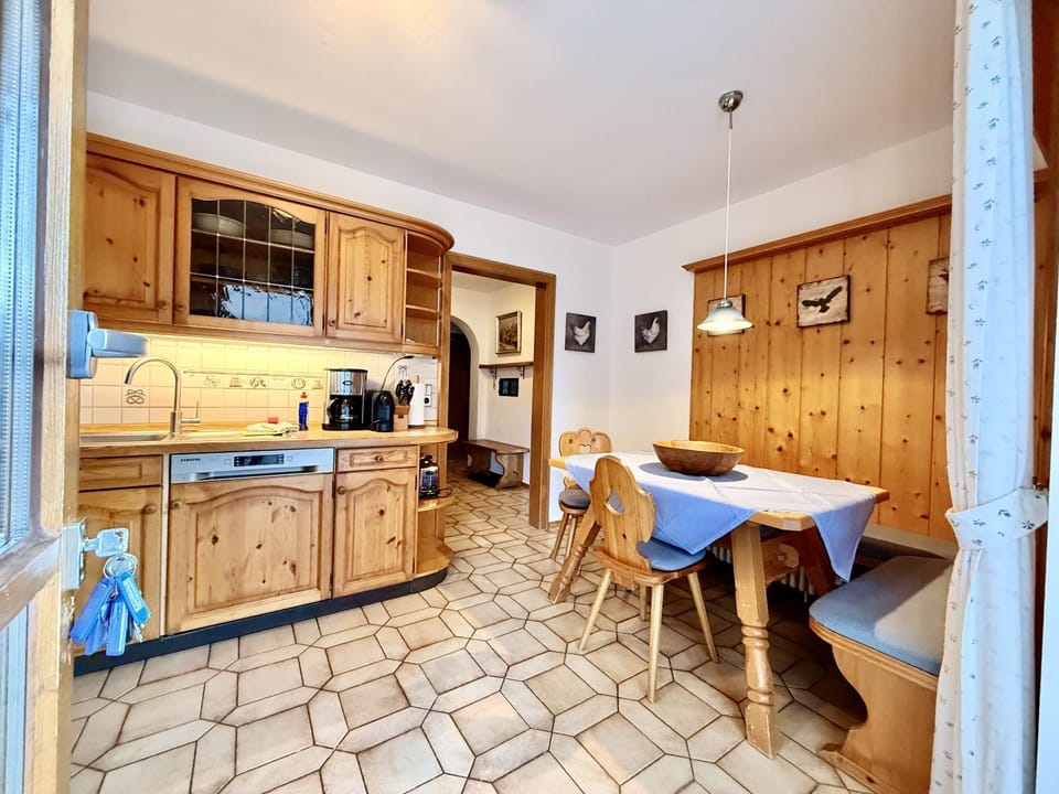 Kitchen or kitchenette, Dining area, pet friendly, toaster