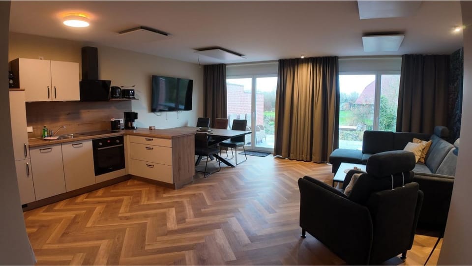 Kitchen or kitchenette, Seating area
