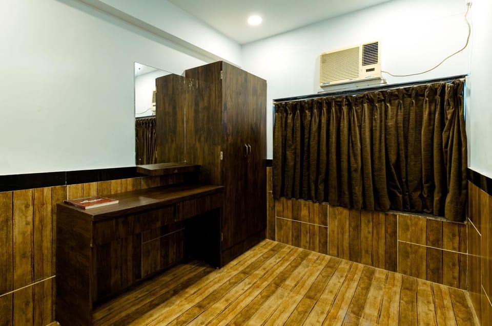 wardrobe, air conditioner