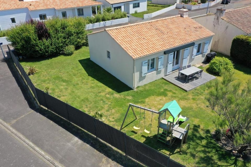 Property building, Neighbourhood, Garden, Garden, Balcony/Terrace, Garden view