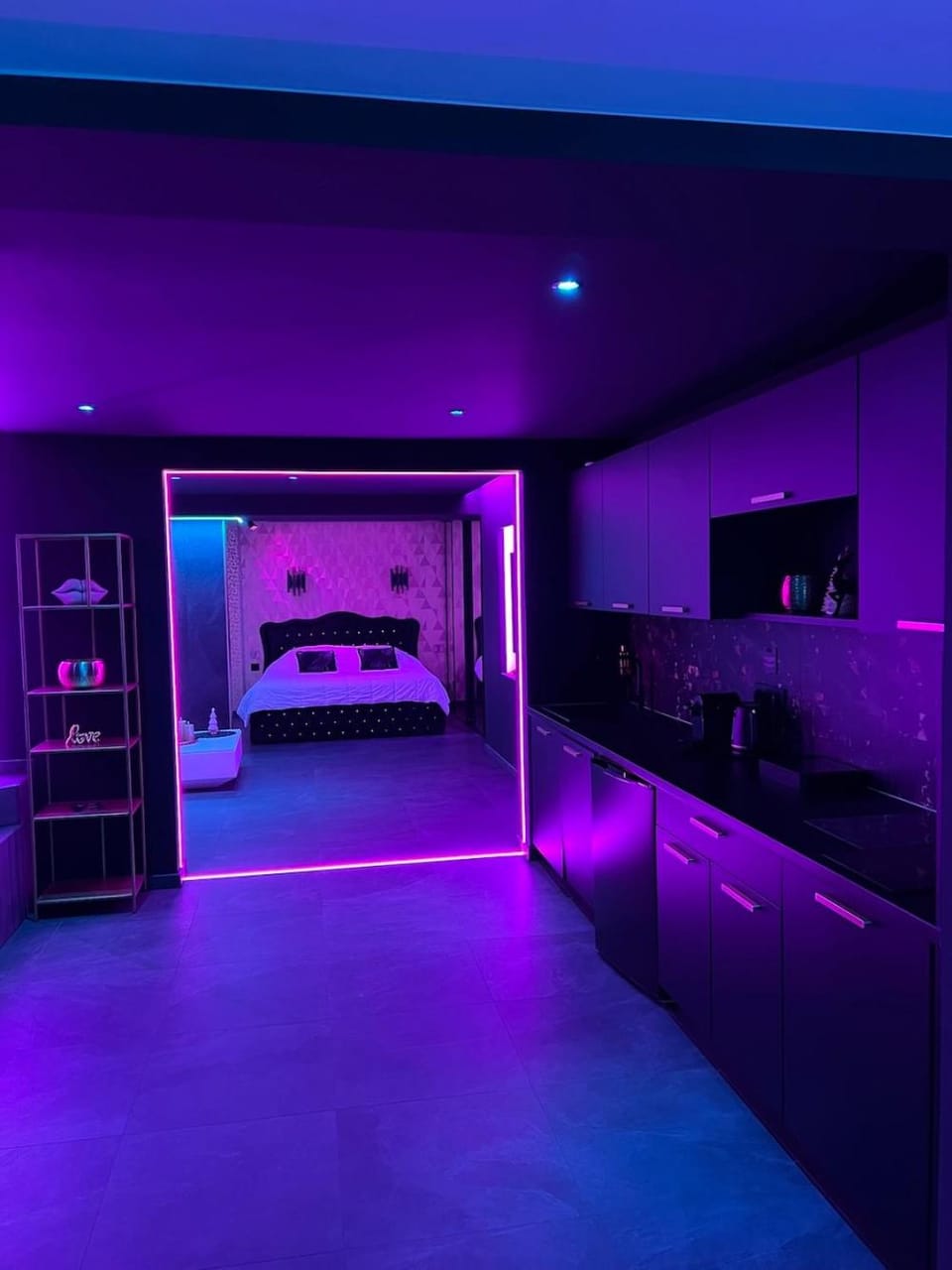 Photo of the whole room, Bedroom