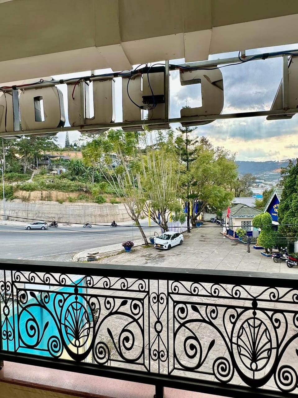 View (from property/room), Balcony/Terrace, Parking