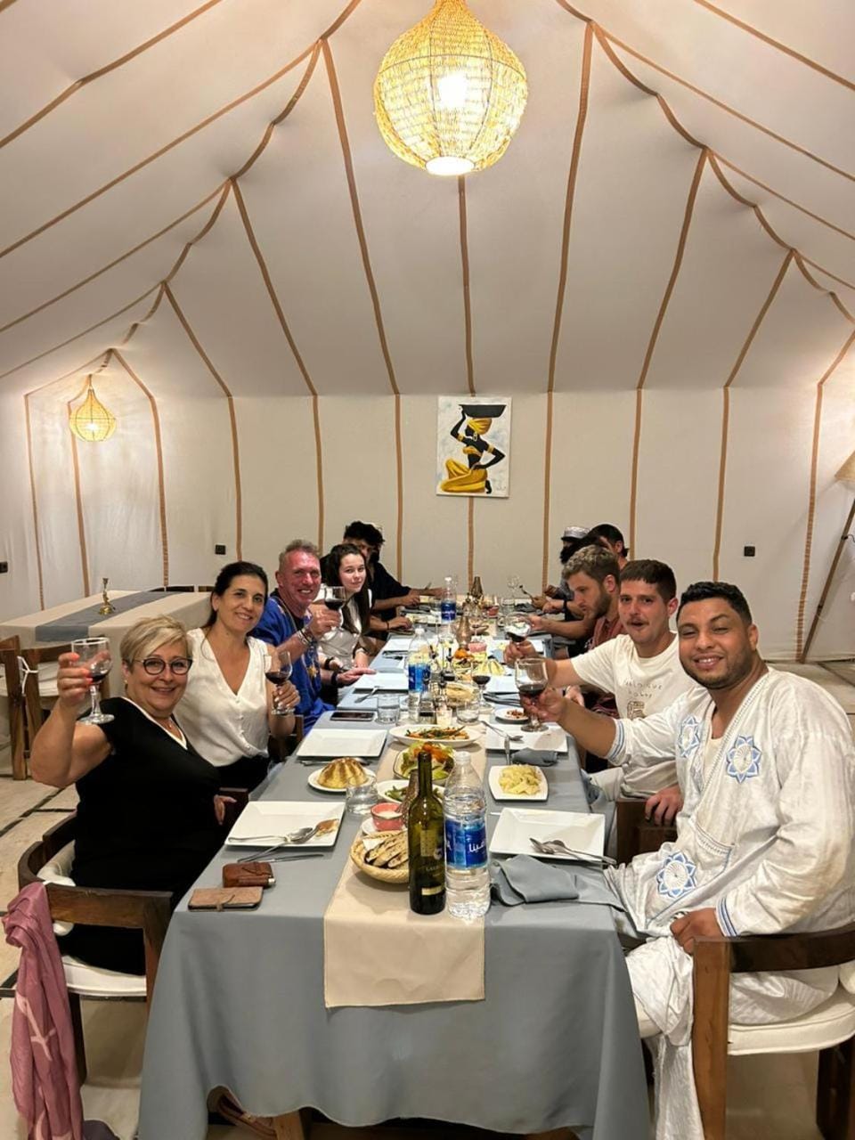 Restaurant/places to eat, Food and drinks, Drinks, group of guests