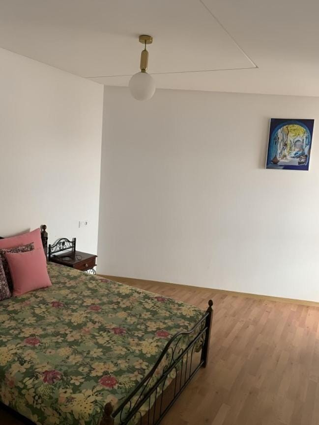 Appartement moderne Central et Propre, près Plage, Gare et Mall Apartment in Tangier
