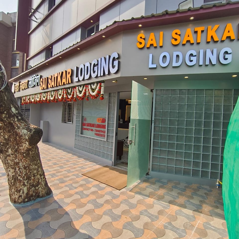 Property building, Facade/entrance, Day
