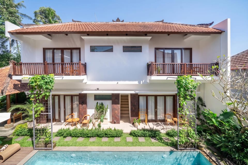 Property building, Patio, Swimming pool, Swimming pool