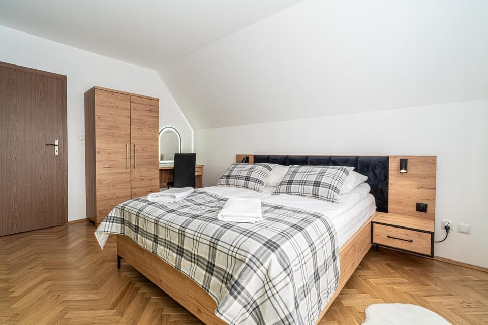 Bed, Photo of the whole room, Bedroom, wardrobe