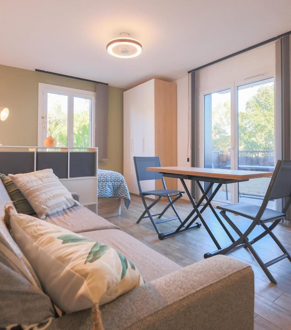 Living room, Dining area