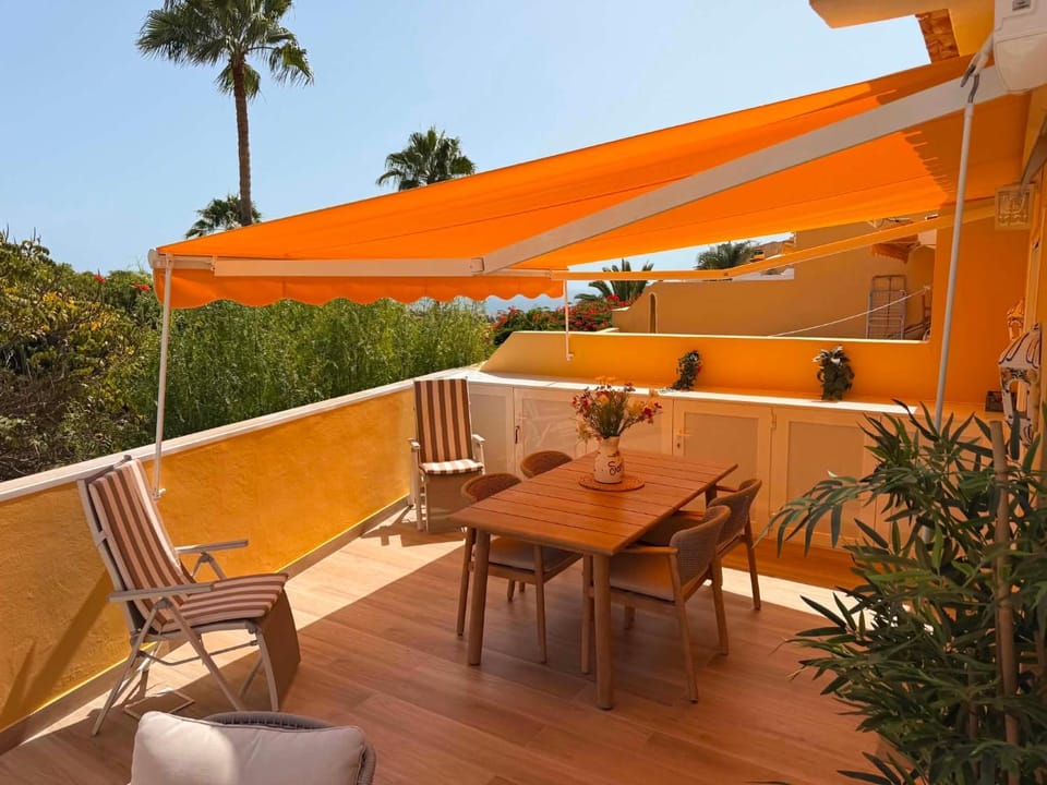 Day, View (from property/room), Balcony/Terrace, Seating area, Dining area, Garden view, sunbed