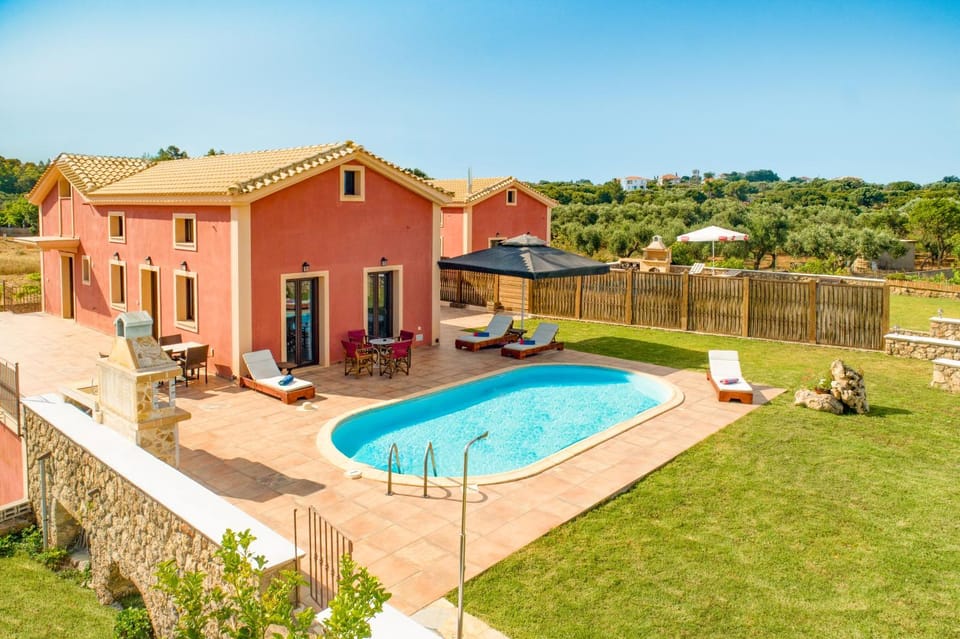 Property building, Patio, Day, Garden view, Swimming pool, sunbed