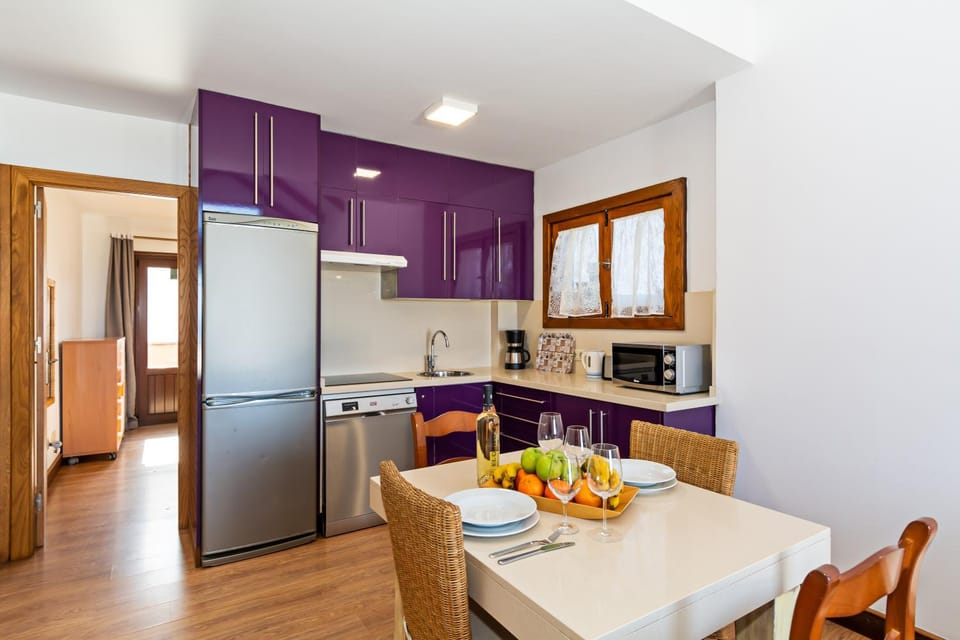 Kitchen or kitchenette, Dining area, toaster
