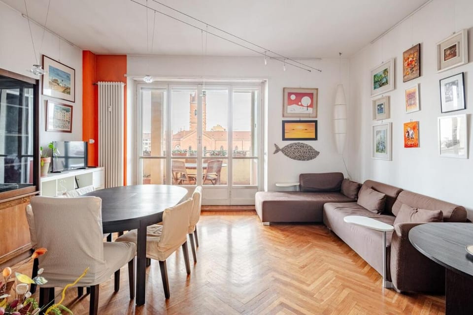 Bright four-room apartment with a large terrace Apartment in Turin