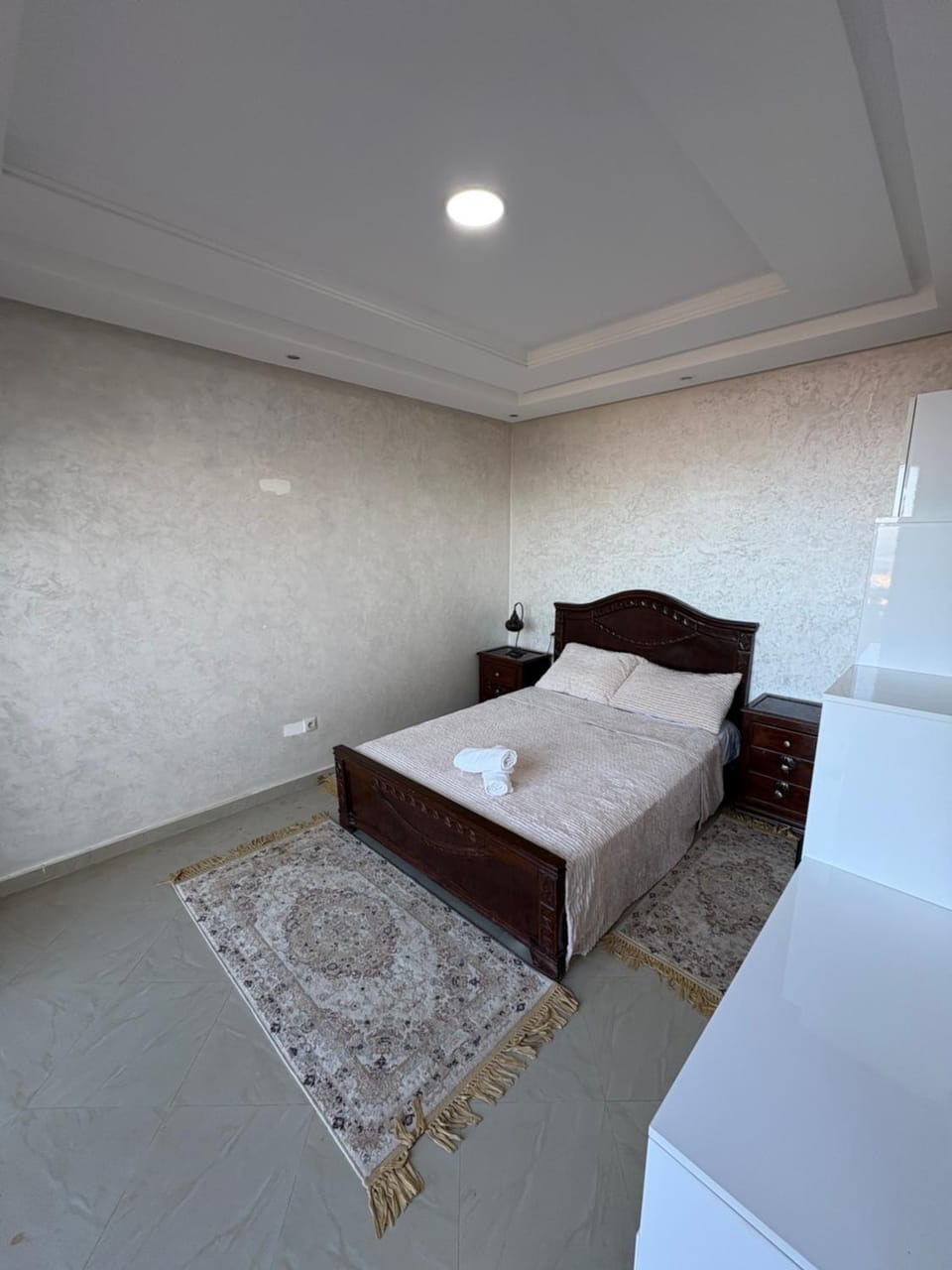 Bed, Bedroom, towels