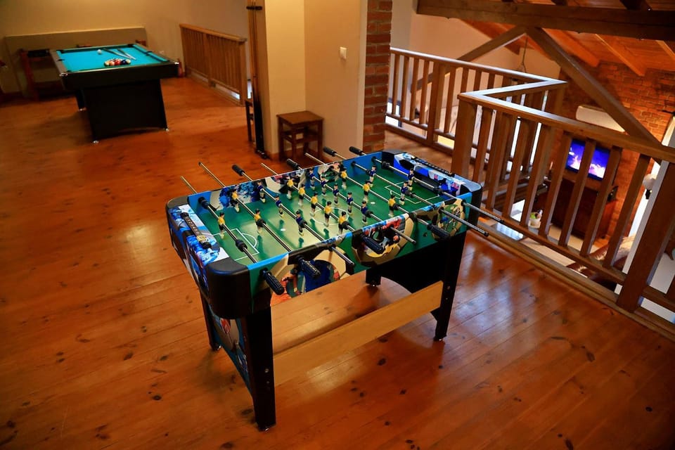 Billiard, Game Room