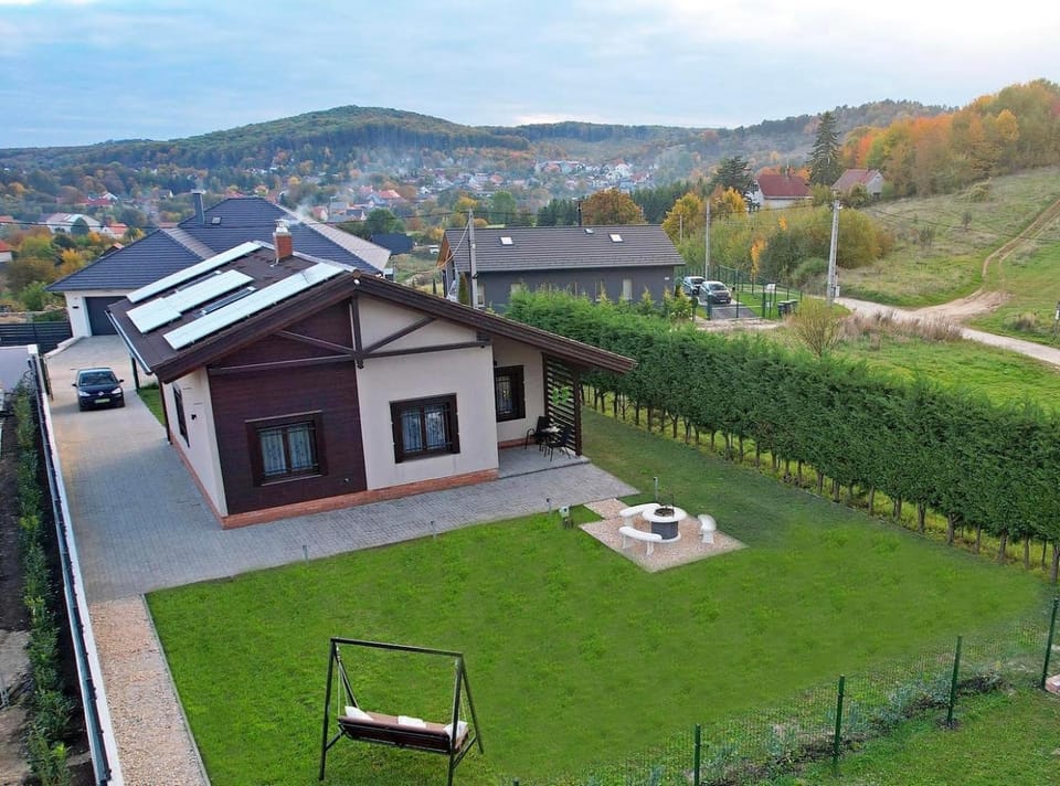 Property building, Garden, Balcony/Terrace