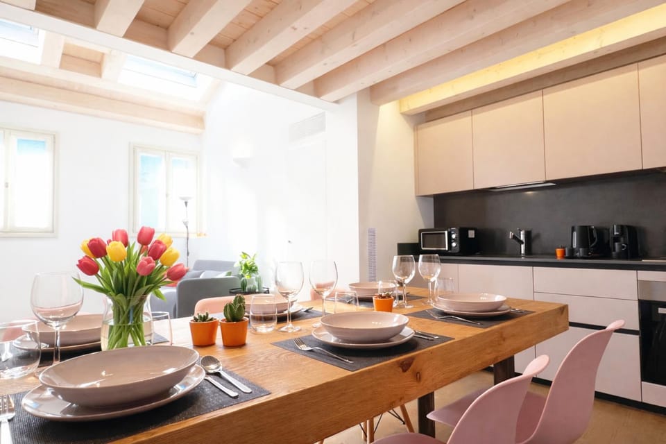 Riccati Loft, Historic Center Apartment, 2BR 2BA Lift Apartment in Treviso