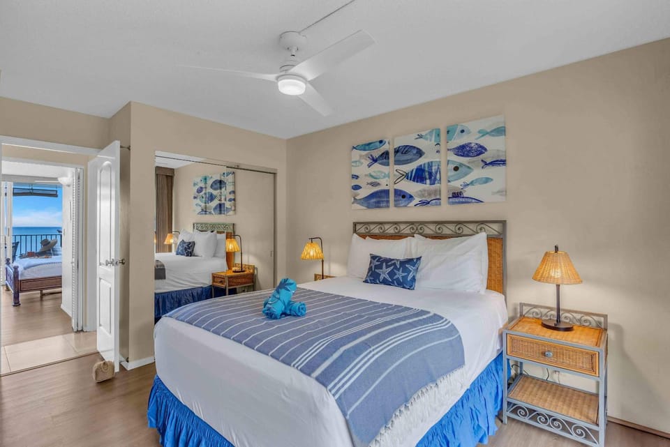 Oceanfront Whale Watching, Sunsets, Island Views on Big Lanai House in Kahana
