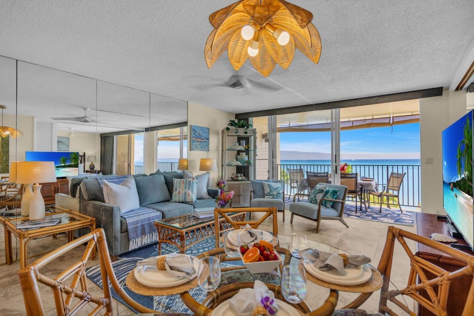 Oceanfront Whale Watching, Sunsets, Island Views on Big Lanai House in Kahana