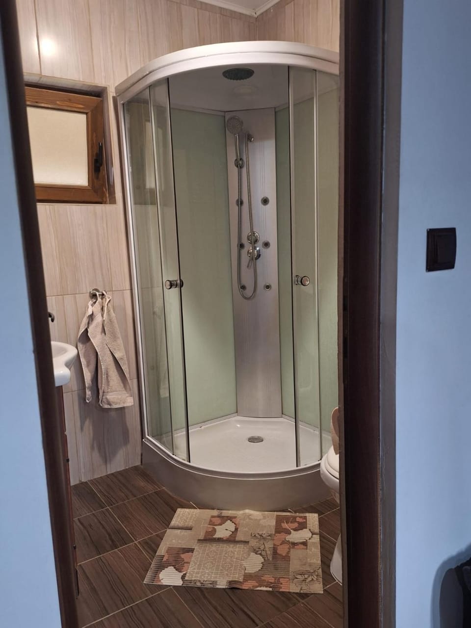 Shower, Bathroom, towels