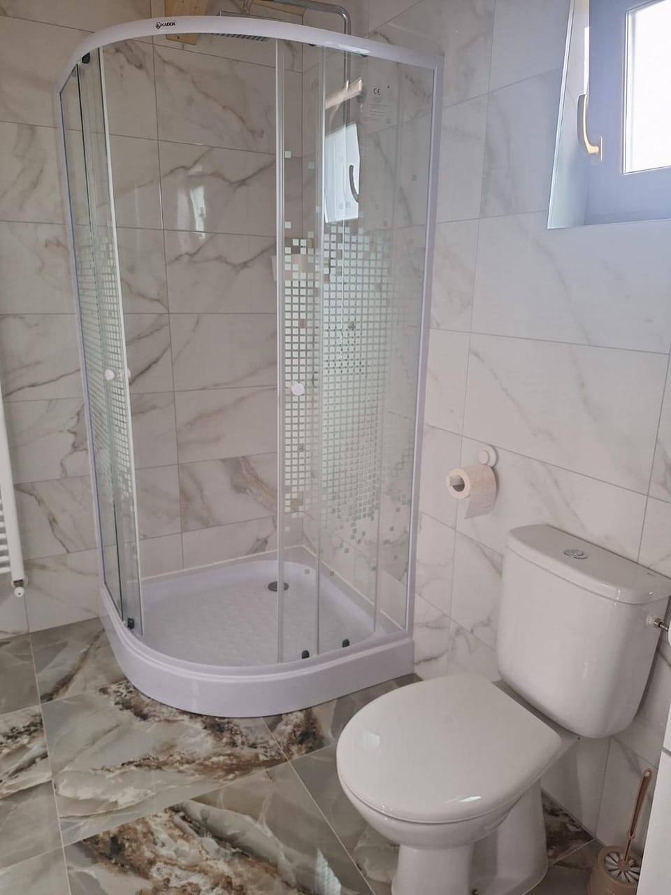 Shower, Toilet, Bathroom, towels