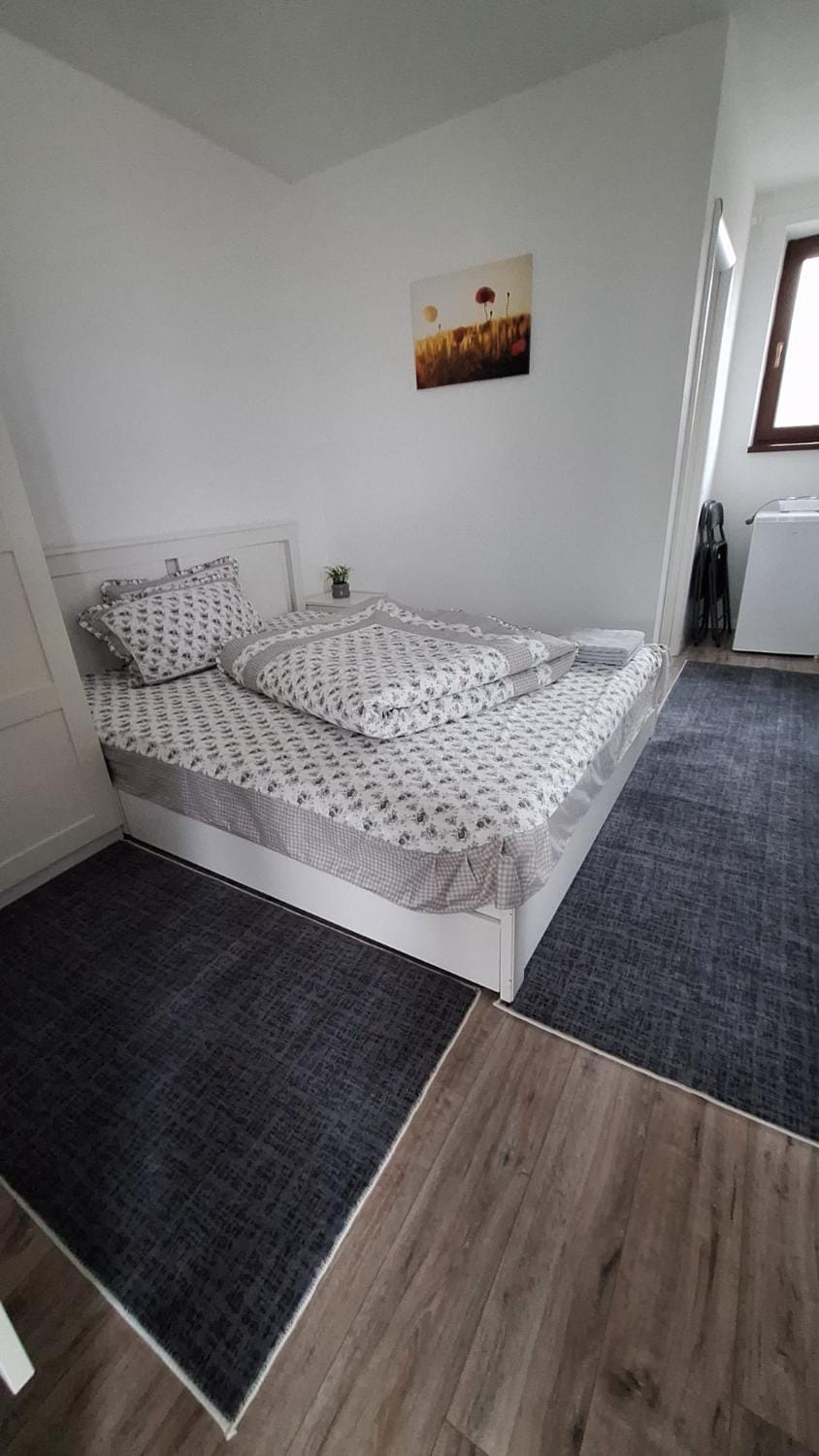 Bed, Photo of the whole room
