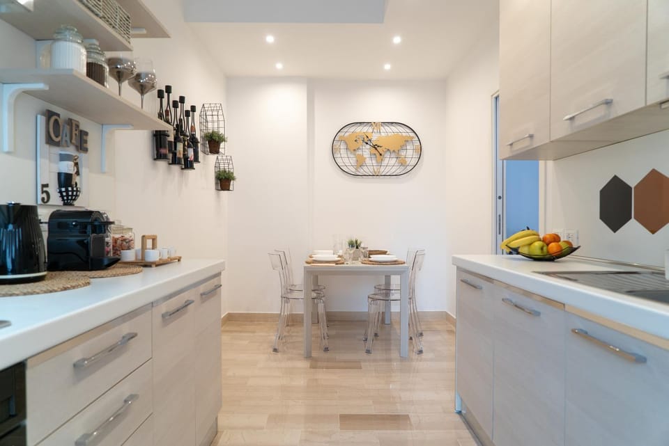 Kitchen or kitchenette, Food and drinks, Dining area, Food, minibar, stove
