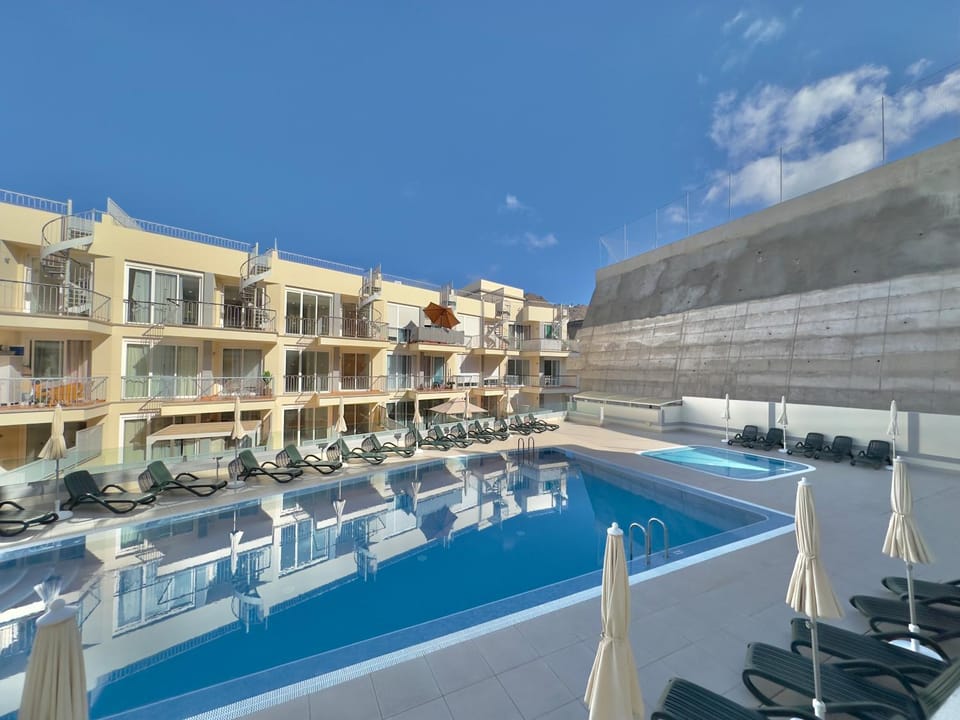 Day, Solarium, Balcony/Terrace, Pool view, Swimming pool, sunbed