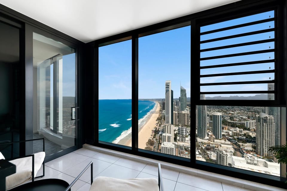 View (from property/room), Balcony/Terrace, City view, Sea view