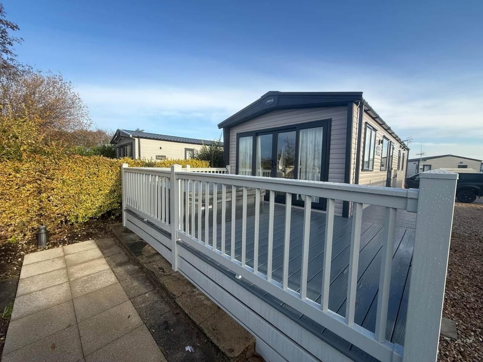 The Plush Pike - 10 Fishing Lake House in Tattershall