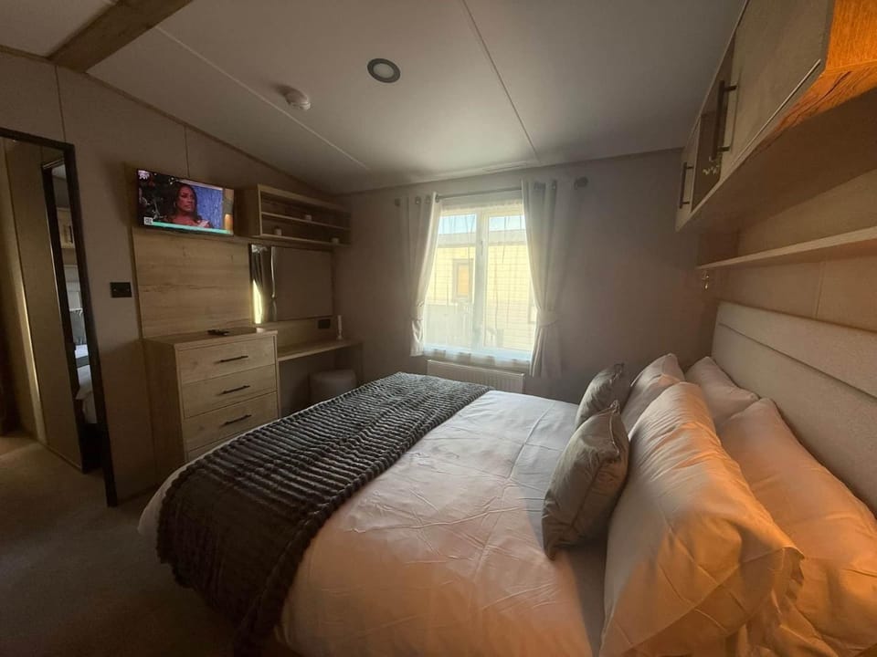 The Plush Pike - 10 Fishing Lake House in Tattershall