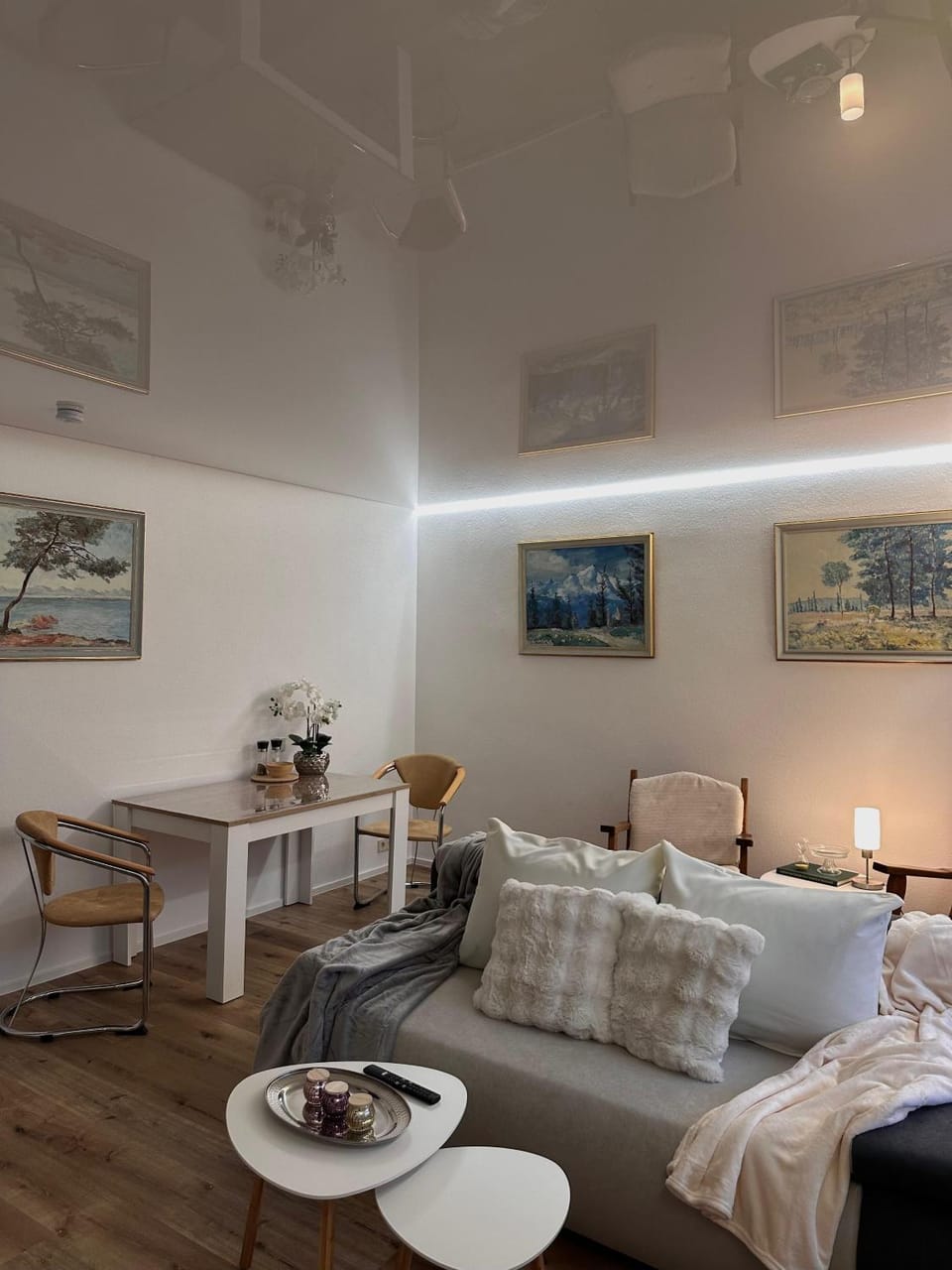 Living room, Dining area