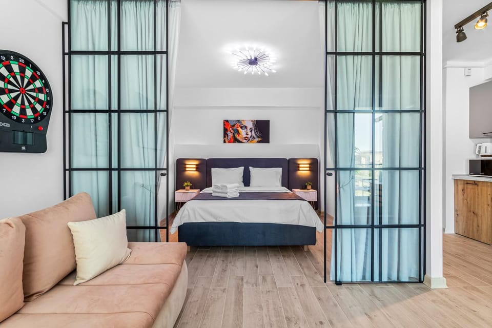 Bed, Living room, Photo of the whole room, Seating area, Bedroom