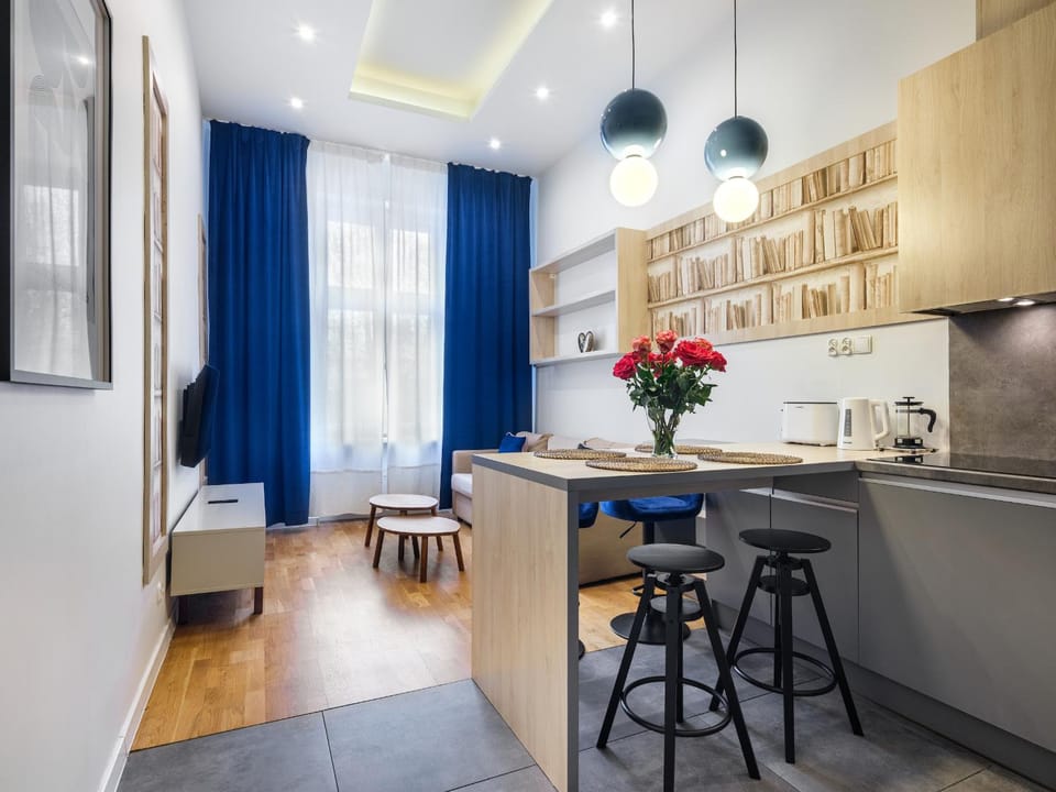 Day, TV and multimedia, Coffee/tea facilities, Living room, Photo of the whole room, Decorative detail, internet, locker, toaster, kitchen