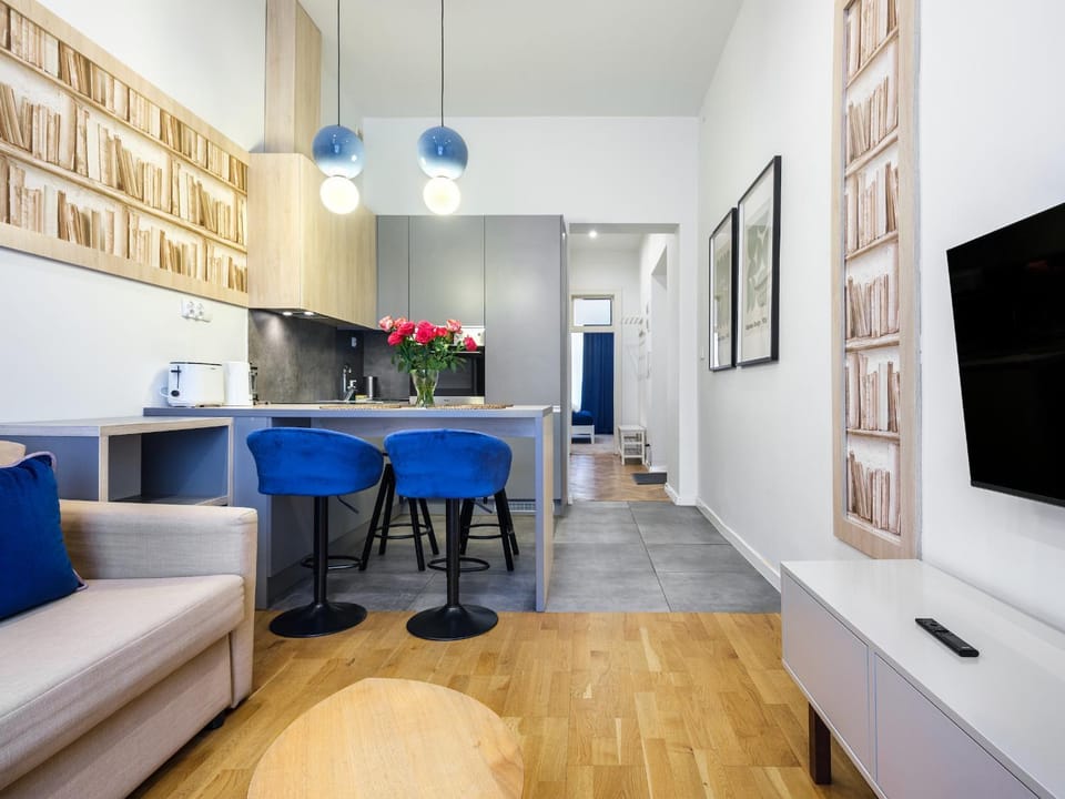 Day, TV and multimedia, View (from property/room), Living room, Photo of the whole room, Decorative detail, internet, locker, toaster