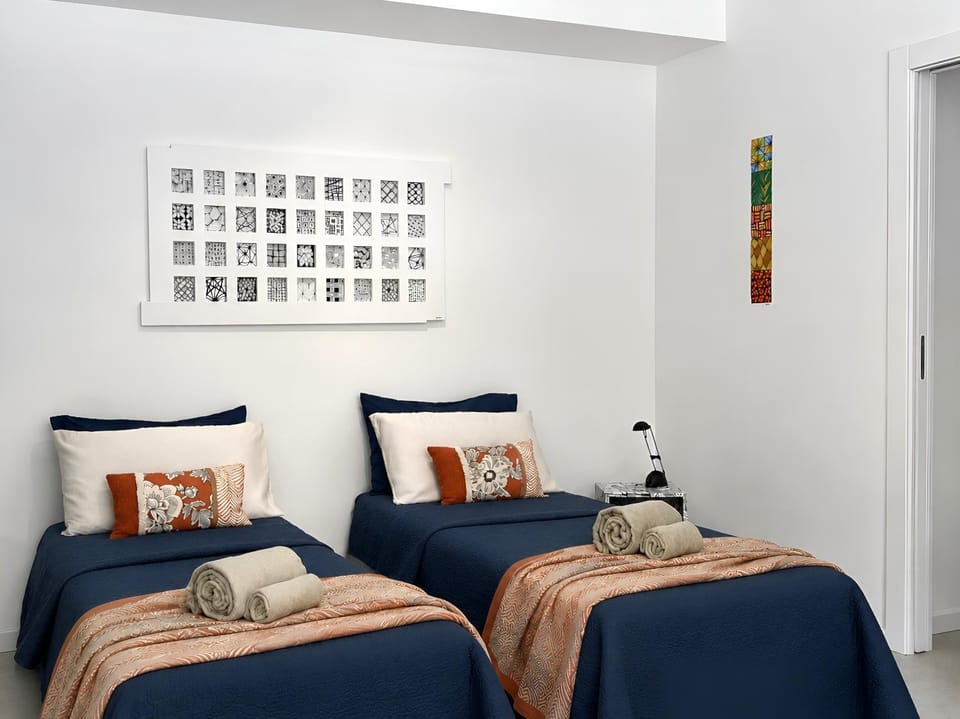 Bed, Living room