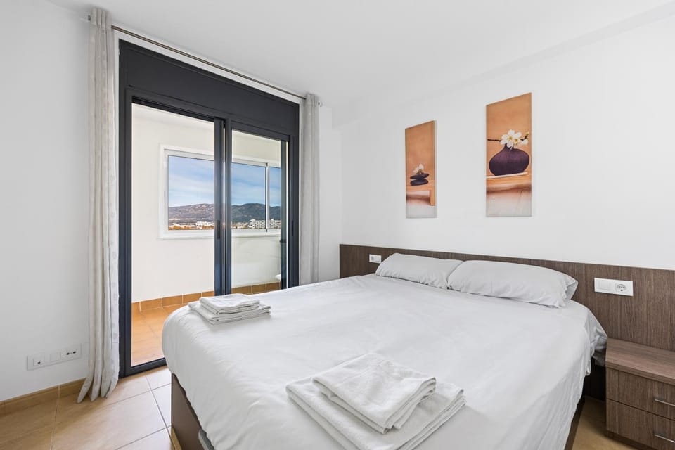 Bedroom, towels
