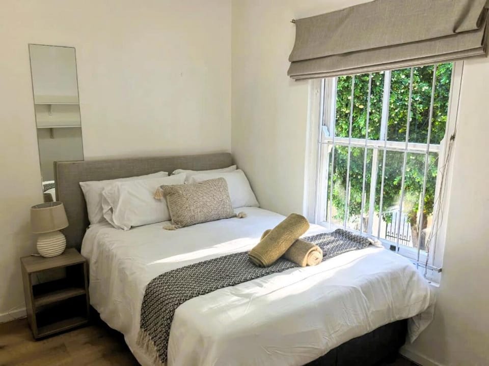 Offbeat off Dorp Apartment in Stellenbosch