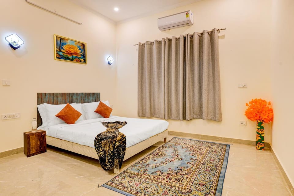 Photo of the whole room, Bedroom