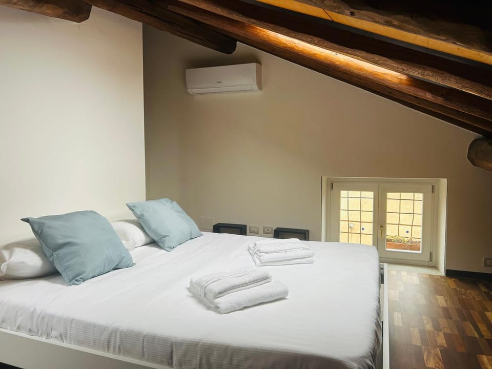 Bed, Photo of the whole room, Bedroom, towels, air conditioner