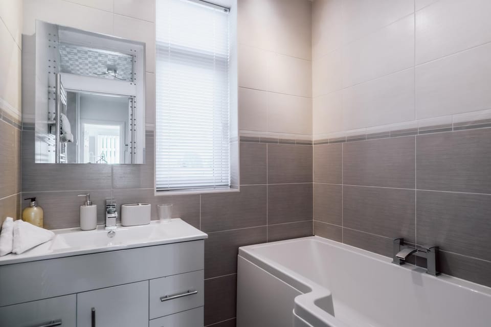 Bathroom, Bath, towels